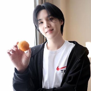 yooniefruity's profile picture. 30 not flirty not thriving, they/she, queer, kpop enjoyer, pro-boycott