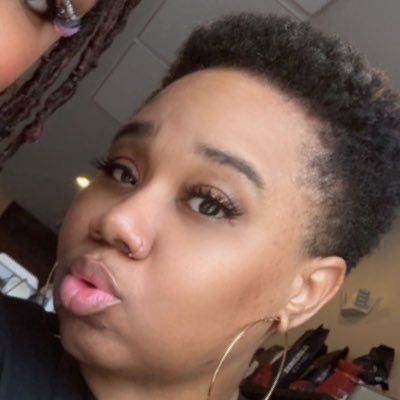 YaFaveAuntie's profile picture. 