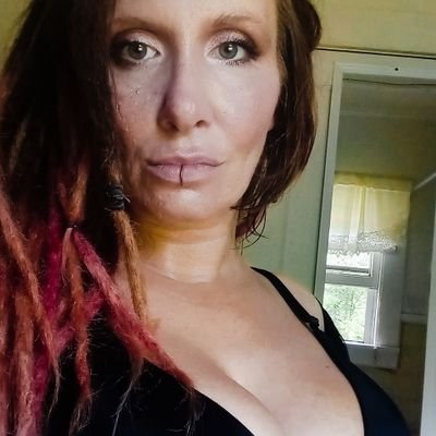 I am 35 yrs old married 17 yrs 3 kids and 1 on the way!NEW SIDE HUSTLE check out my new fb group: attracted to pregnant women all sizes pics and panties !