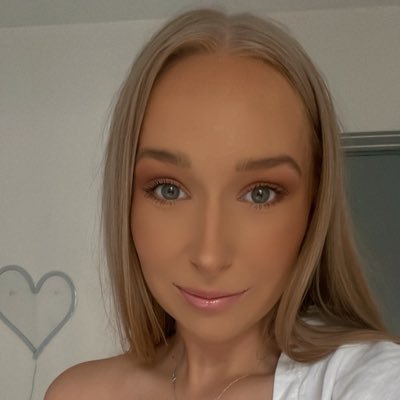 bartlett_sophie's profile picture. 24 🦋☁️🤍