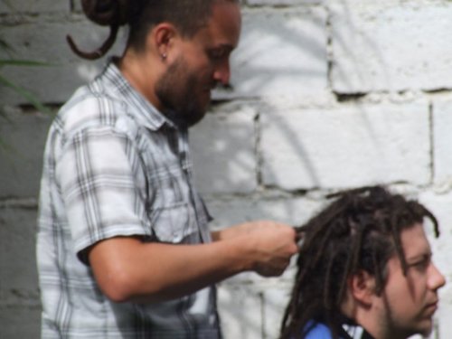 Hago rastas 100% naturales tejids a mano. Sin dolor, sin químicos, ni cera. Trabajo garantizado. Cita solo via celular  0983107 127