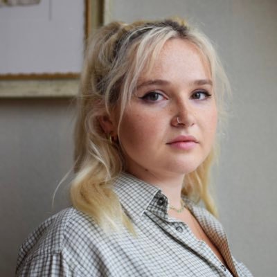 bellaforshaw's profile picture. she/her • Theatre Director 🫧🏳️‍🌈