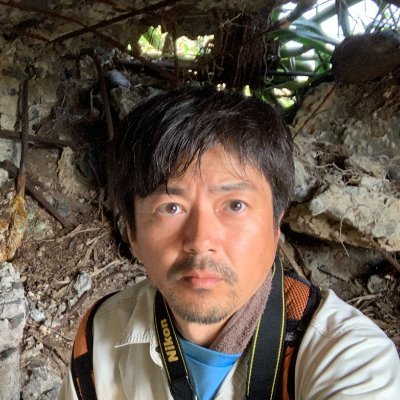 七回生まれ変わっても新聞記者。土日は、戦争などの歴史の風化に抗う自称「旧聞記者」。最新刊は、戦後の硫黄島の謎を追う『死なないと、帰れない島』(2025年、講談社)。未帰還兵士1万人行方不明の謎をテーマにした『硫黄島上陸 友軍ハ地下ニ在リ』(2023年、講談社)で山本美香記念国際ジャーナリスト賞。大型猫メインクーン命。