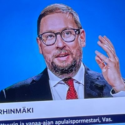 Helsinkiläinen. Kulttuurin ja vapaa-ajan apulaispormestari. Vasemmistoliitto. Enimmäkseen politiikkaa ja jalkapalloa.