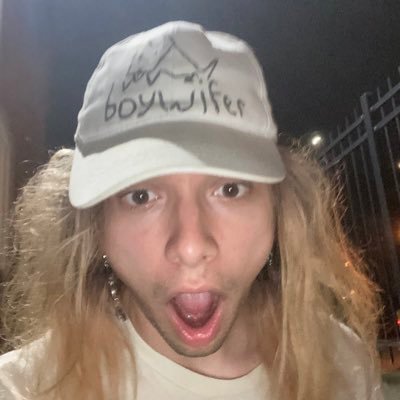 dev con 👽 he / him 🚀 | host of atlanta’s only emo revival radio show!!! | @gtmn_ original ad boiy | bass & vox in @boywifer