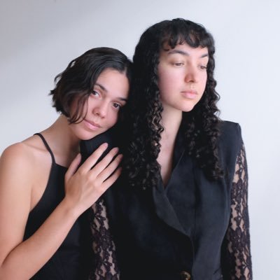 Alice and Mariana Makwaia (@marianamakwaia) make sweet, strange, melancholic folk-noir / “Strange Ways” EP drops 10/27 👽