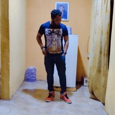 Simple..
smart..
stylish..
lover of art/good music...the good life..
Diehard Romantic..
Proud Father ..
Leo...
CEO,BlackedRose Global Ventures