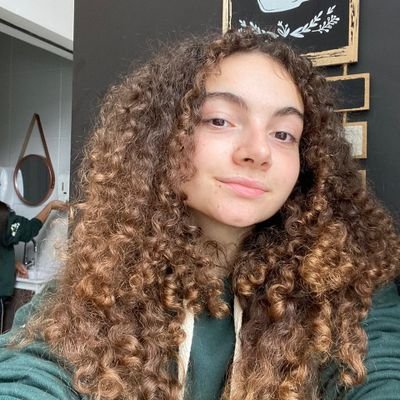 Paola_gadotti's profile picture. ... Ás estrelas que ouvem e aos sonhos que são atendidos. 🌌bookstan.                    Católica 

Farmácia- unicamp