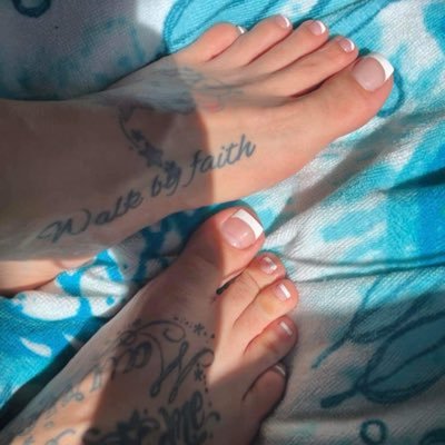 You love feet? get connected ,a group of friends looking to sell content #southflorida #soflo #meets