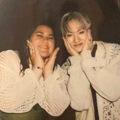 jiungpls's profile picture. multi stan- here to make friends - she/her - 18 - enfp - bi