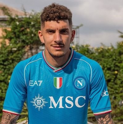 Orgoglioso e fiero,
di essere
Napoletano,
È malato del Napoli Campione d Italia 87 90 2023 🇮🇹 💙