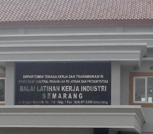 Bekerja di kementerian ketenagakerjaan bbplk Semarang
Konsultan di bidang konstruksi
Berharap berkonstribusi bagi masyarakat