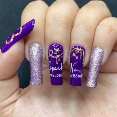 @Haysalto on all socials 📸 Freehand nail artist                     💜bellissimo mondo💜