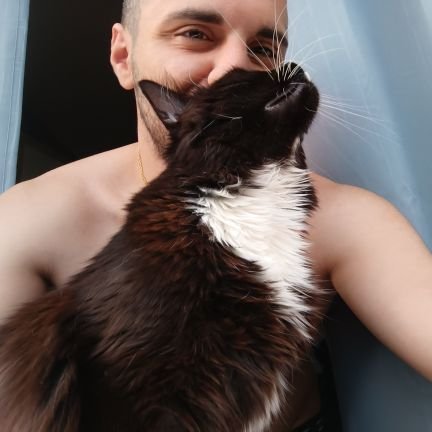 WhoisRoxis's profile picture. Kleiner tryhard mit großem ❤️  / TFT Nerd 🤓 / Ashes of Creation  Enjoyer 😎