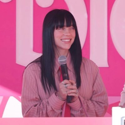 escuchando a billie eilish y emilia mernes con varios streamers 🤍