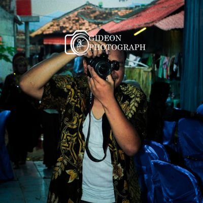 Owner Dan Fotografer Gideon Foto Studio Carita