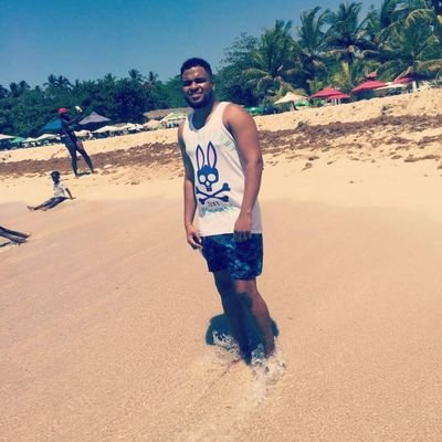 albaroaraujo01's profile picture. “No trates de escribir la música, deja que esta se escriba sola.”