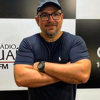 Jornalista da Rádio Guaíba, apresentador do Repórter Esportivo e do Nocaute, pai, marido, músico. Eternamente Boxer MMA. Lakers, Vikings e Sampdoria.