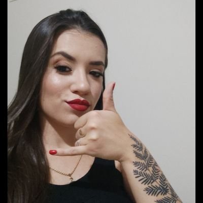 Uma idosa de 25 anos com a tatuagem da Ellie