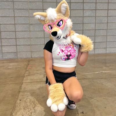 MTF🏳️‍⚧️ |18+| she/her |20| Playful Shiba~💖💛💙 Next con 🔜 🤷‍♀️ , suit made by saltvalleycreation |110% bottom 💕|