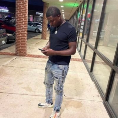 Just a freak who loves eating ass and feet, safe fwb type fun. All races and ages welcome.