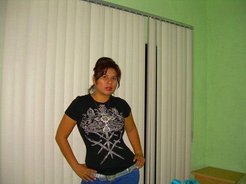 Monykzy's profile picture. Todos queremos creer en lo imposible,supongo,convencernos de que pueden ocurrir milagros.