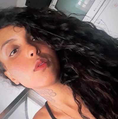 20 anos de puro transtorno psicológico. 🤙🏾
Libriana ♎ Asc. Sagitário ♐