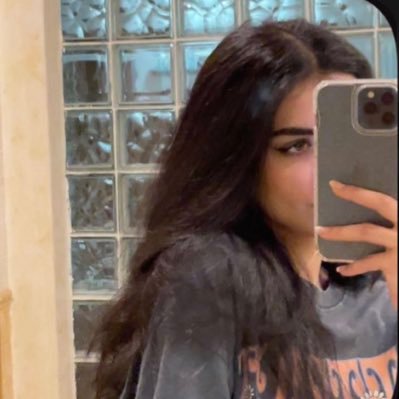 iillc6's profile picture. clear person 🐆🍰🍴☕️🌴🪞