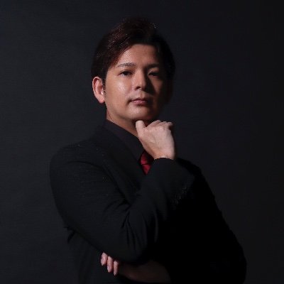 沖縄でお仕事をしながら合唱指揮しています。ふらっと色々なところで歌を歌ったり、指導したり。たまにソロも歌います。趣味はコーヒー作りと写真 colori(@coloooori) 城岳混声合唱団 女声合唱団ちむどんどん(@chor_chimdondon)指揮 一般社団法人音楽樹会員