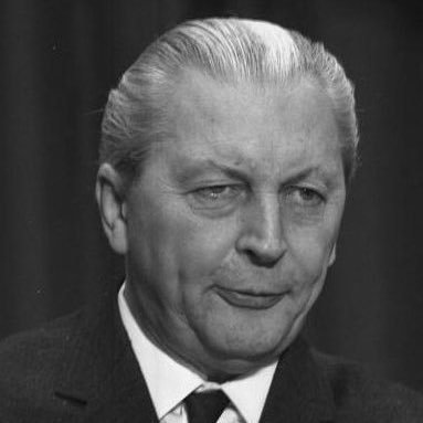 KurtKiesinger's profile picture. (Neben Peter Altmaier) Kiesingers letzter Fan