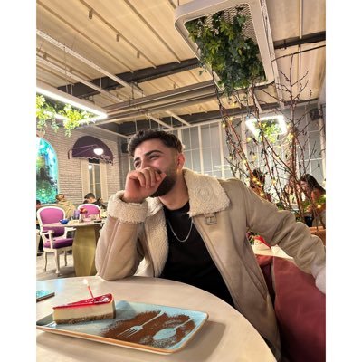 emrllh_krmn's profile picture. 