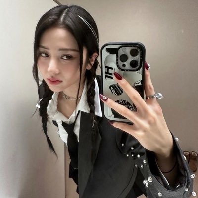 yunjinprems's profile picture. dm for price! no rush please!