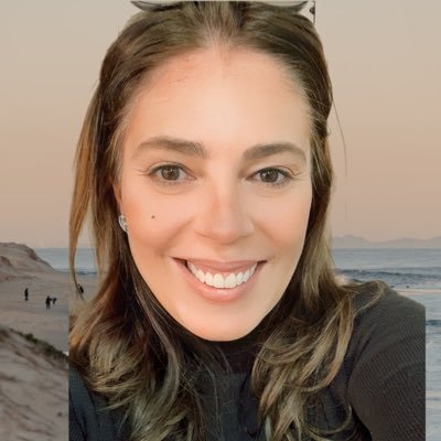 Mulher, esposa, mãe de 4 filhos e amante de bons livros.