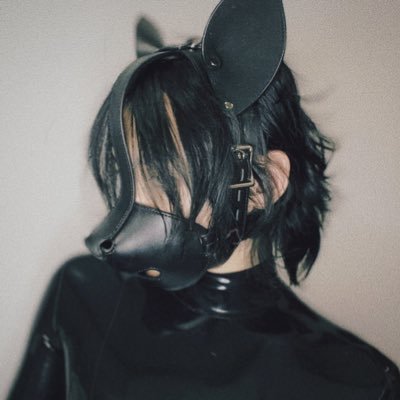 Ying_X_L's profile picture. ｜是个男孩子｜泛性恋｜Sub｜ISFP-T｜身上8 个钉｜想纹身｜日常清水账号｜无内容｜