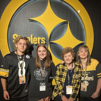 Football loving Mom to 5.🏈  OH State, OK State & the Pittsburgh Steelers!