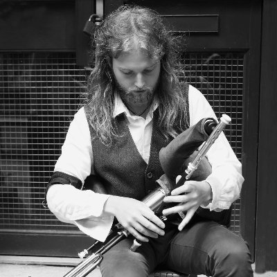 Singer of traditional songs, whistle player and uilleann piper
Peak District/Sheffield