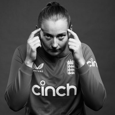 •England & Manchester Cricketer •@DSCcricket @nike  •Evertonian💙 Views are my own. Insta: sophecc19 •info@phoenixmg.co.uk