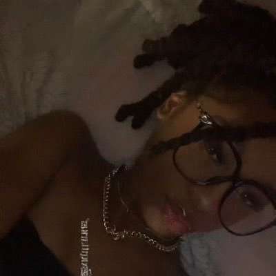 i’m jus a cute ass girl w locs 😘