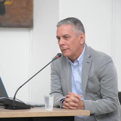 Directivo del sector Salud en Colombia,médico y cirujano, especialista en finanzas, magister en administración en salud