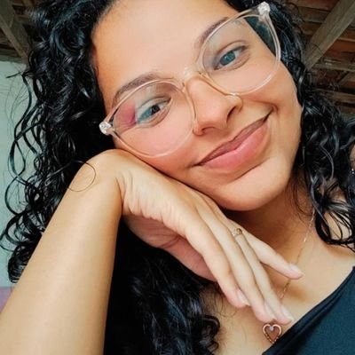nesse perfil você não existe coerência | por aqui compartilhando meus surtos | graduanda em teologia