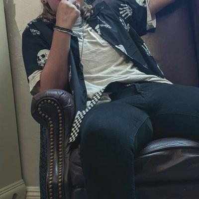 rebelredbandito's profile picture. 22| 🏳️🌈 | he/they/she