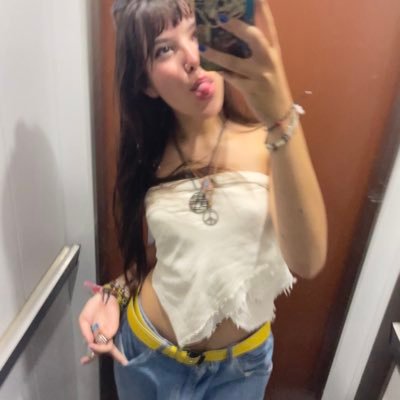 she/her isto é mais tipo um diário público que uma rede social mas yh se me conhecem pessoalmente não mencionem que viram os meus tweets