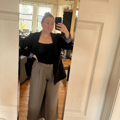 I work in recruitment now! Feminist. Looking for a decent bagel anywhere I go. Still wearing a mask. (She/they)