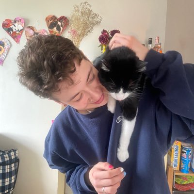 sluiceb0x's profile picture. taking you through this homosexual rigmarole