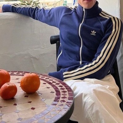 chitato1312's profile picture. M