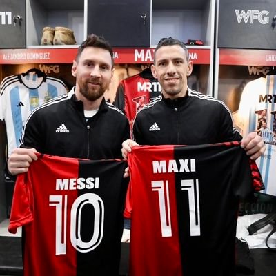 martino_bastian's profile picture. Hincha de Newells🔴⚫
 74🌟88🌟90🌟91🌟92🌟04🌟13 🔇  
EL MÁS GRANDE DEL INTERIOR