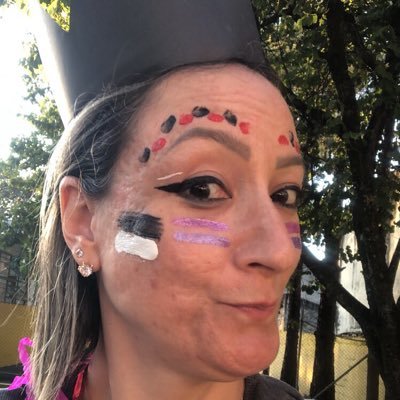 Administradora, Prof. do Ensino Superior e Médio Técnico. Empreendedora, Eterna Estudante, Cinéfila, Crítica Social, Pensadora, Feliz e Vacinada💉🐊🙋🏼♀️
