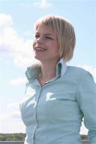 Gedreven enthousiasteling, die mensen kan verbinden~YFC RockSolid~financieel~Commercieel~Creatief~communicatiefhardlopen~mrs.bedrijfswetenschappen io
