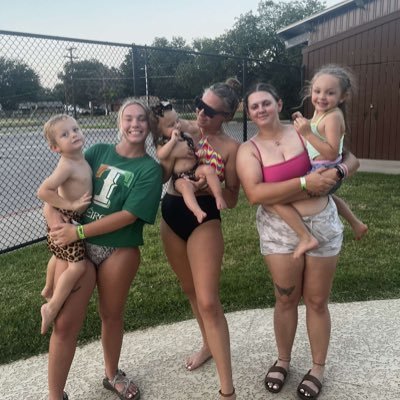 Kelseaarmstrong's profile picture. shake and bake