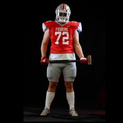 6’3 | 240 | DE/OT | 2024 | Fishers High School (IN) 🏈 | 4.14 gpa | bench:295 | squat:420 | clean:255 |